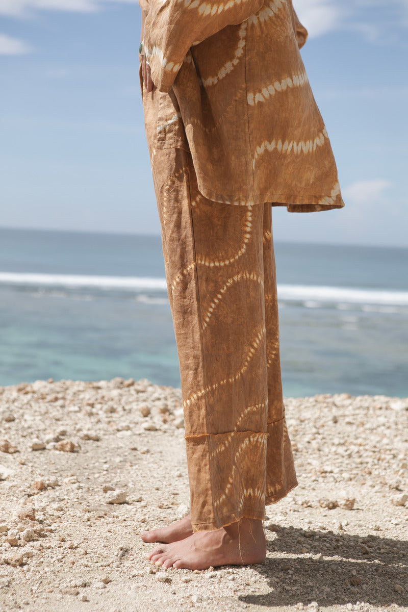 Women's tan linen tie-dye pant side view