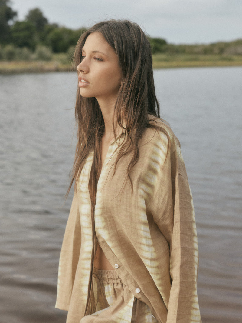 womens linen taupe tie dye shirt side view