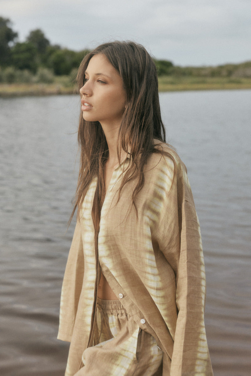 womens linen taupe tie dye shirt side view