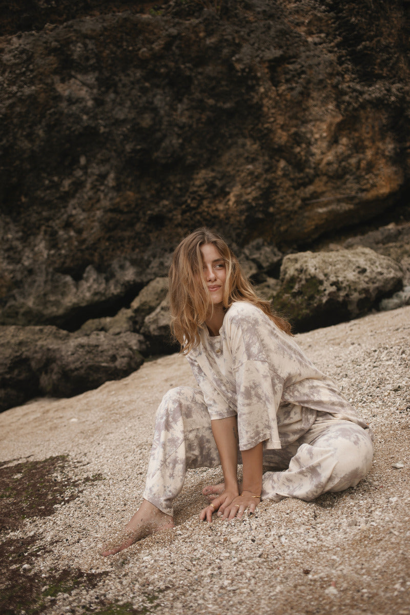 womens cotton hemp tie dye taupe pant and tee, side view