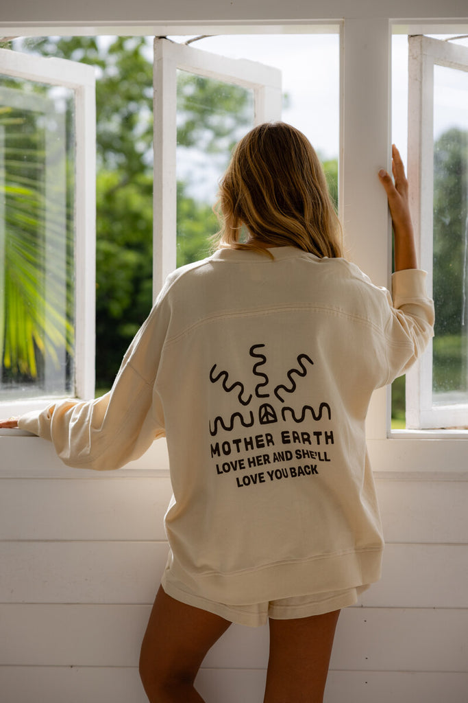 Organic cotton beige jumper with artist print 