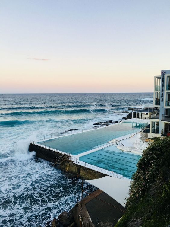 ENTERTAINMENT: BEACHES TO BONDI