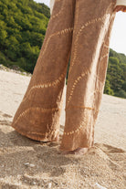Women's linen tan tie-dye pant  close up