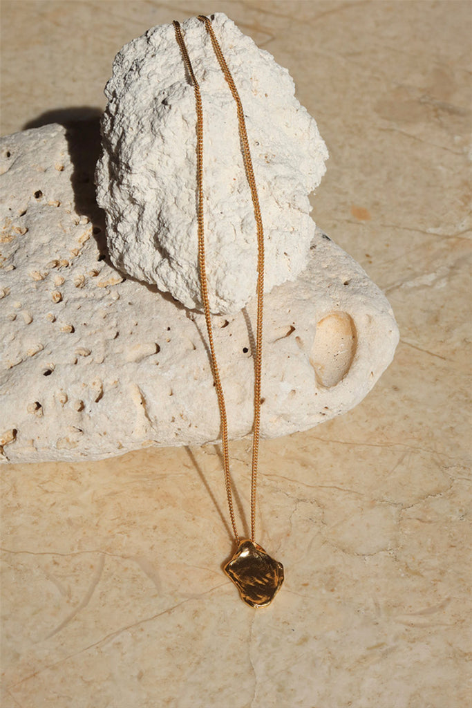 14K Gold plaited necklace with textured pendant 