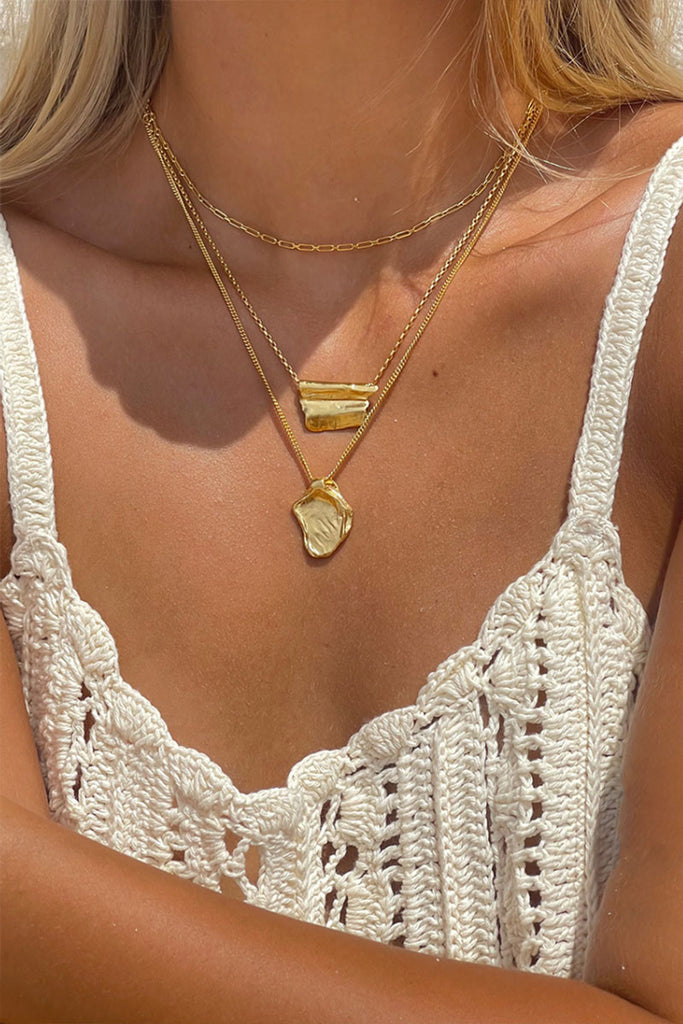 14K Gold plaited necklace with textured pendant 