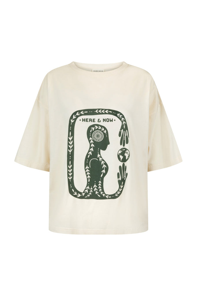 White cotton oversized tee with artist print