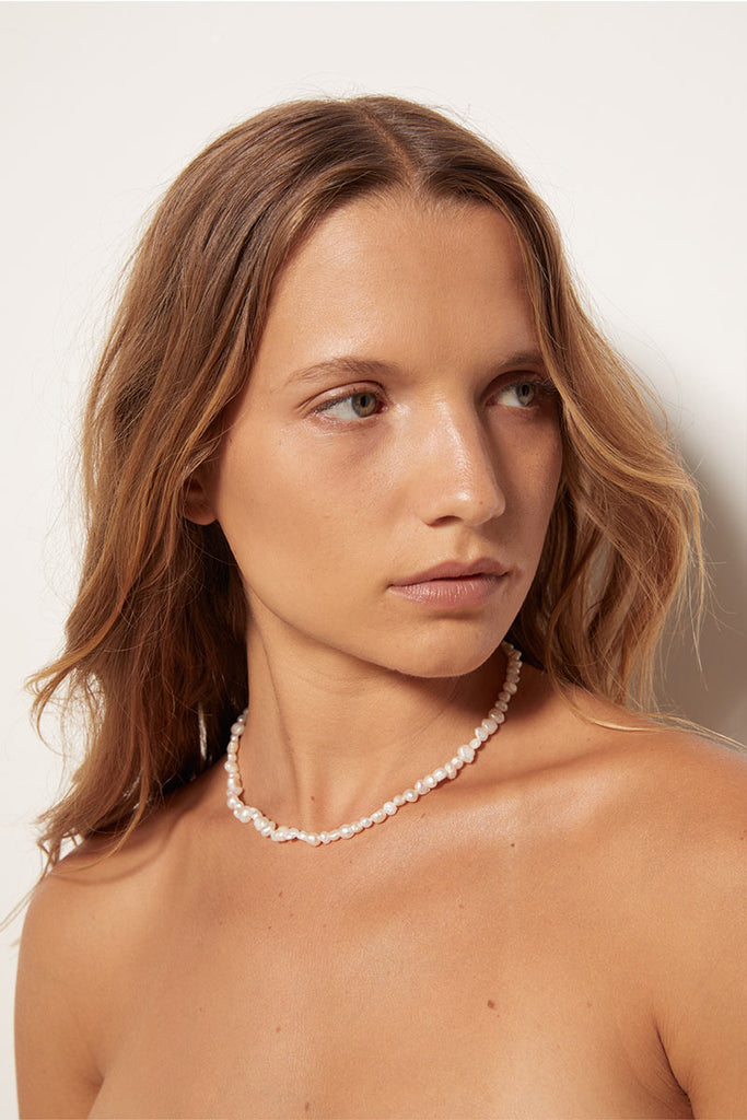 womens pearl necklace 