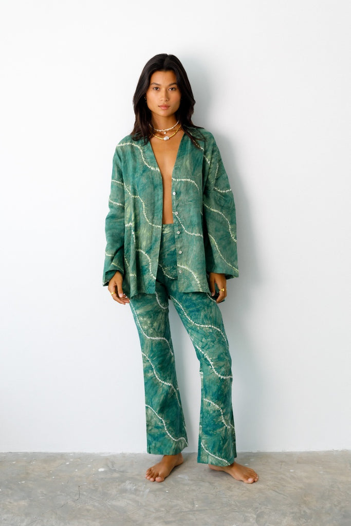 ladies green swirl tie dye button up long sleeve shirt